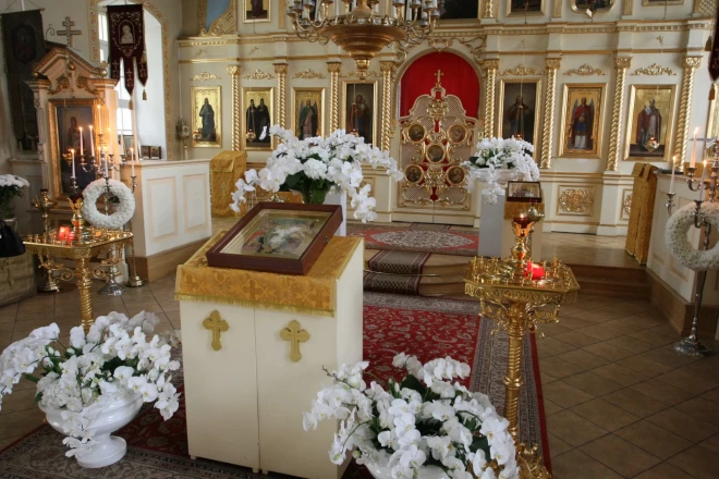 Maskavas laikraksts pauž, ka Latvijas pareizticīgie dzīvo lielā satraukumā un neziņā par savas Baznīcas nākotni un nezina, uz kuriem dievnamiem var un nevar iet.