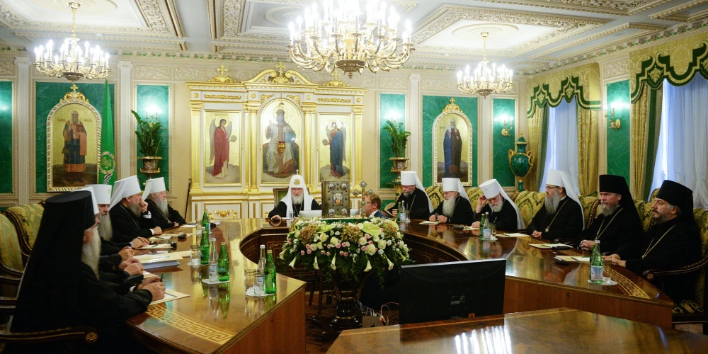 Maskavas Daņilova klosterī, kur uz sanākšanām pulcējas Krievijas pareizticīgās Baznīcas hierarhi, esot Maskavai naidīgo un labvēlīgi Latvijas pareizticīgo draudžu saraksti.