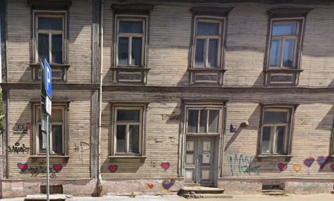 Сейчас идет начавшаяся реконструкция деревянного здания на улице Блауманя, 19