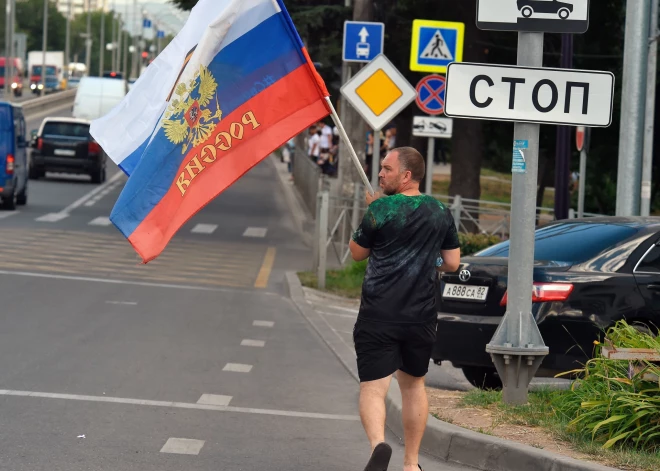 Krievijas deputāts piedāvā piešķirt zemi “ellē dzīvojošajiem” eiropiešiem un amerikāņiem