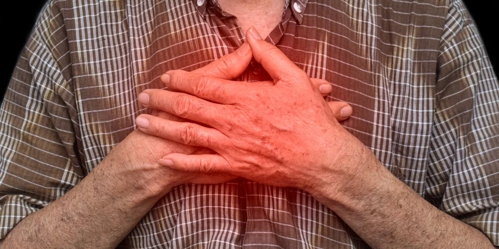 Инфа́ркт миока́рда (серде́чный при́ступ) возникает из-за полной или частичной блокировки артерии, питающей сердце. Нарушение поступления крови к сердцу может привести к серьёзному повреждению или гибели сердечной мышцы. Инфаркт миокарда — состояние, угрожающее жизни, поэтому важно вызвать скорую помощь как можно скорее, если вы подозреваете сердечный приступ у себя или близкого человека.