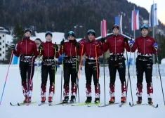 Latvijas distanču slēpotāji Adriana Šuminska (no kreisās), Linda Kaparkalēja, Adriana Osmane, Ritvars Ļepeškins, Audris Odo Vītoliņš un Jēkabs Skolnieks treniņā Eiropas Jaunatnes Ziemas Olimpiādē Friuli-Venēcija Džūlija reģionā Itālijā.