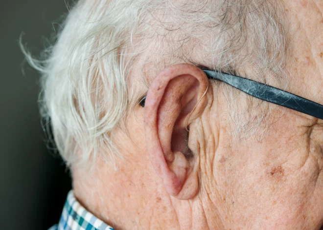 Vienu no pirmajām Pārkinsona slimības pazīmēm var sadzirdēt, apgalvo Lietuvas mediķi