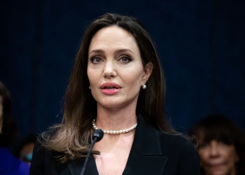   Финансовые трудности? Почему Анджелина Джоли закрыла свой фонд поддержки женщин