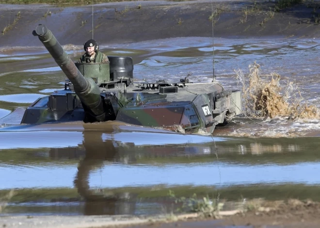 Ukraiņu militārais eksperts Oleksandrs Musijenko norāda, ka vācu ražojuma “Leopard 2” ir četri svarīgākie raksturlielumi, kāpēc tie būtu labākais risinājumus Ukrainai, proti, tā ir aizsardzība, manevrētspēja, uguns spēks un uguns vadības sistēma.