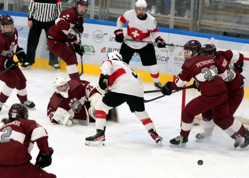 FOTO: Latvijas hokejisti izcīna sudraba medaļas Eiropas Jaunatnes ziemas Olimpiādē