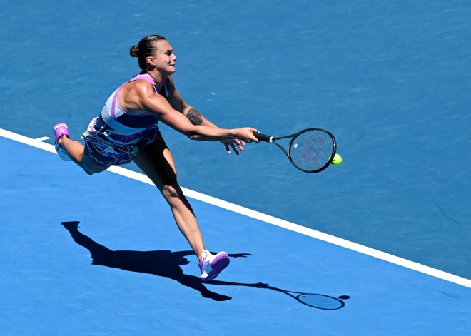 Sabaļenka "Australian Open" finālā trīs setos pieveic Ribakinu un izcīna savu pirmo "Grand Slam" trofeju