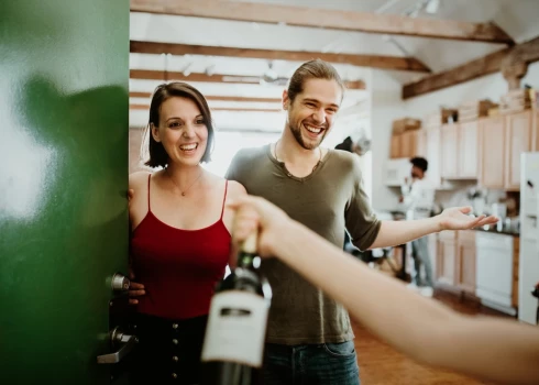 Jebkurš viesmīlīgs cilvēks centīsies darīt visu, lai viņa mājās ciemiņi justos ērti. Bet ir savas robežas.