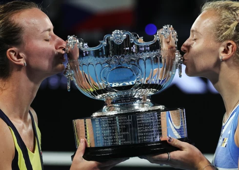 Sinjakova un Krejčīkova izcīna savu septīto "Grand Slam" dubultspēļu titulu