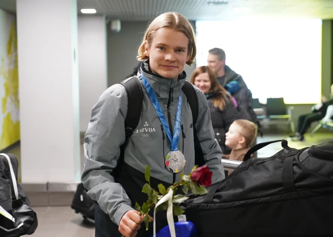 Latvijas delegācijas sagaidīšana Rīgas lidostā, atgiežoties no Eiropas Jaunatnes Ziemas Olimpiādes Friuli-Venēcija Džūlija reģionā Itālijā.