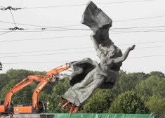 Снос комплекса памятников в Парке победы