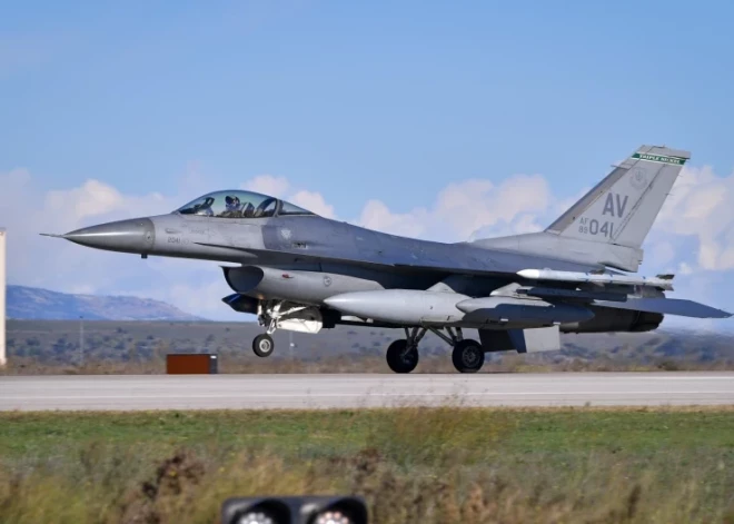 Джо Байден: США не будут передавать Украине истребители F-16