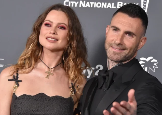 Солист Maroon 5 Адам Левин стал отцом в третий раз