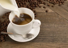 Jauns pētījums atklāj, kas mainās organismā, ja dzer kafiju ar pienu