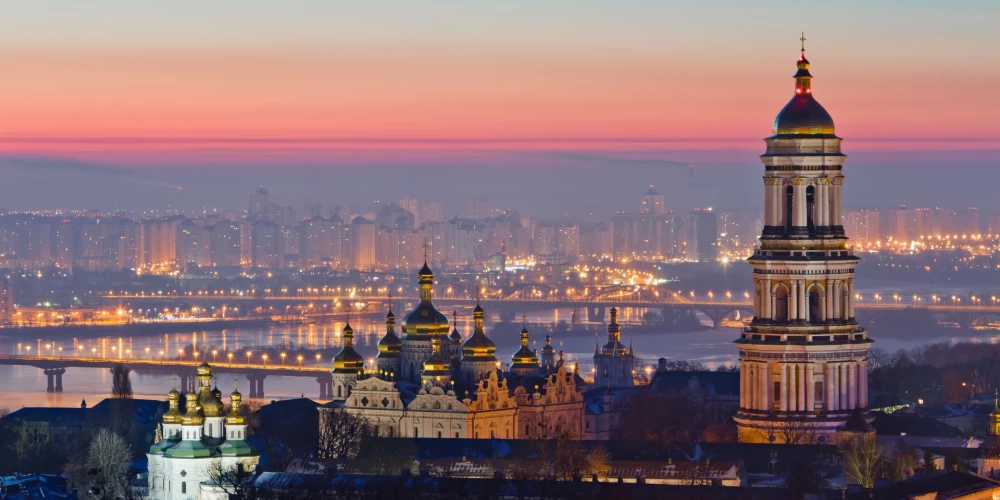 Kijiva, vēsturiski arī Kijeva, ir pilsēta Ukrainas ziemeļu daļā pie Dņepras upes. Ukrainas galvaspilsēta un lielākā pilsēta, liels saimniecības un kultūras centrs. 1991. gadā Kijiva kļuva par neatkarīgās Ukrainas galvaspilsētu. 2004. gada Ukrainas prezidenta vēlēšanu laikā Kijivā norisinājās galvenie Oranžās revolūcijas, bet 2013.—2014. gadā Maidana revolūcijas notikumi.