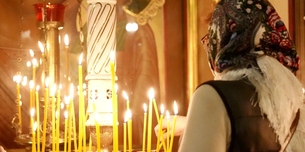 Pēc pagājušajā nedēļā izskanējušās informācijas, ka Krievijas pareizticīgā Baznīca veido Latvijas ticīgo “melnos” un “baltos” sarakstus, Valsts drošības dienests informē, ka tās nepārtrauktā uzmanības lokā ir procesi Latvijas pareizticīgajā Baznīcā.