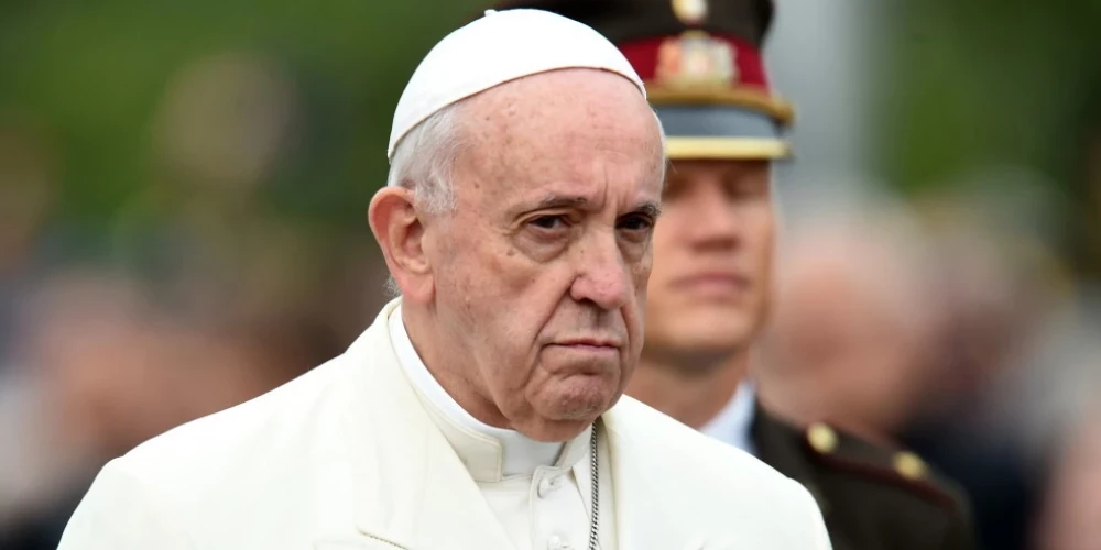 Франциск (лат. Franciscus, итал. Francesco), до избрания — Хорхе Марио Бергольо — 266-й папа римский. Избран 13 марта 2013 года. Первый в истории папа из Нового Света и первый за более чем 1200 лет папа не из Европы (после сирийца Григория III, правившего с 731 по 741 год). Первый папа-иезуит.