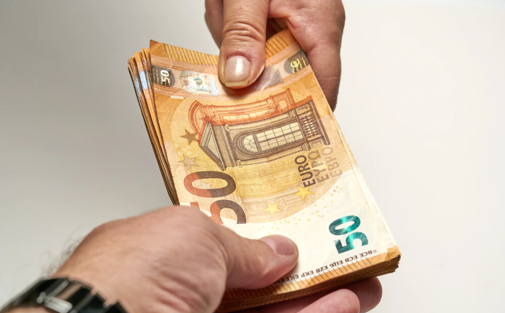 Godīgs Igaunijas iedzīvotājs atdod īpašniekam pazaudēto lielo skaidrās naudas summu