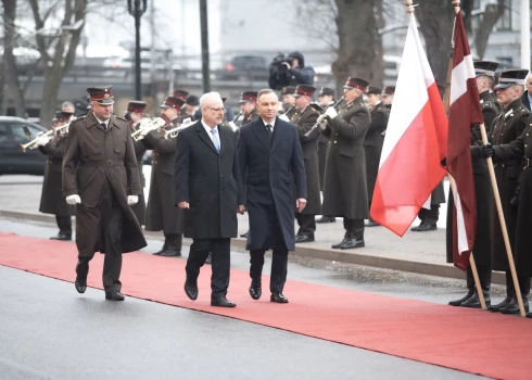 FOTO: Polijas prezidents Andžejs Duda ieradies oficiālajā vizītē Rīgā