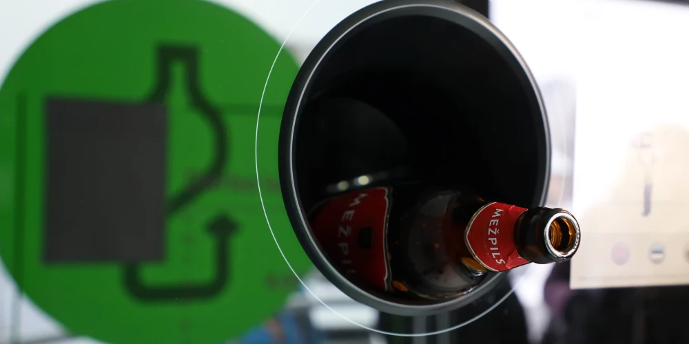 Depozīta iepakojumu automātiskā depozīta punkta taromāts.