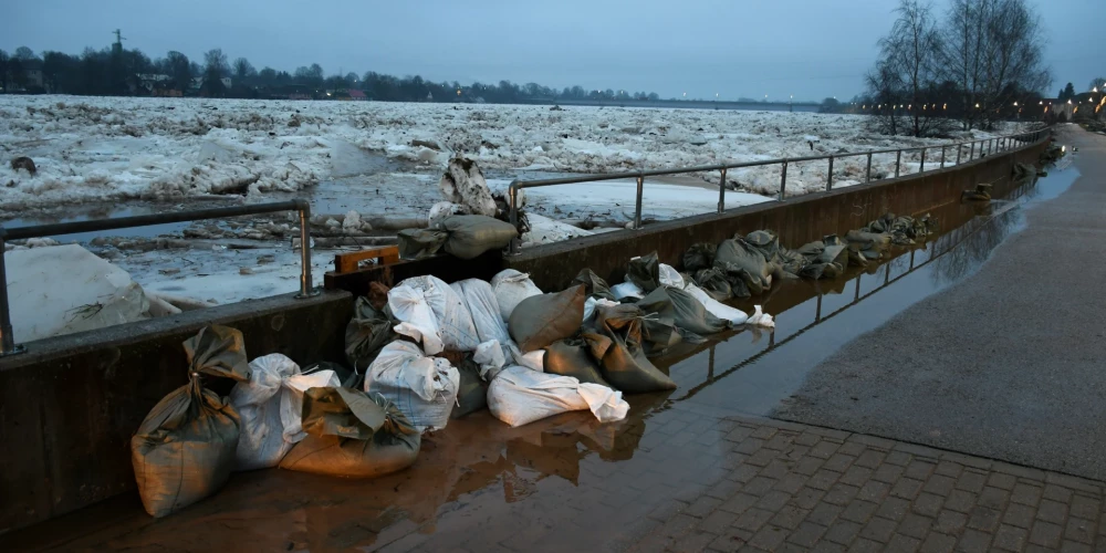 Jēkabpils plūdu izraisīšanā vaino pirms gada atklāto gāzesvadu. "Gaso" pārmetumus noliedz