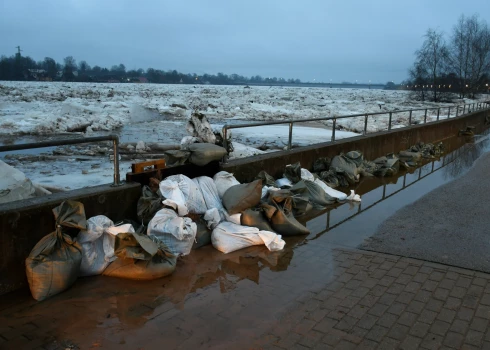 Jēkabpils plūdu izraisīšanā vaino pirms gada atklāto gāzesvadu. "Gaso" pārmetumus noliedz