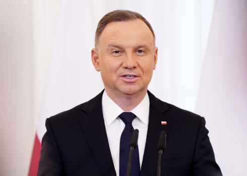 "Kad viņi atrāpos uz ceļiem." Polijas prezidents Duda, viesojoties Latvijā, atklāj, kā ieteicis Zelenskim pieņemt Krievijas kapitulāciju