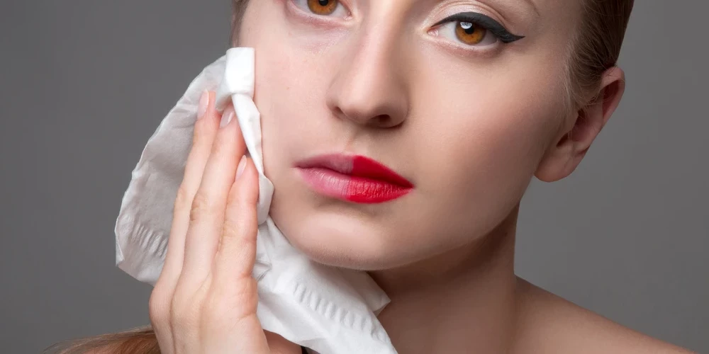 Seši veidi, kā noņemt kosmētiku un attīrīt sejas ādu