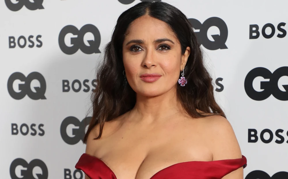 Selma Hayek arrives at the wedding in a dress that few would dare to wear