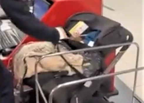 Bērns atstāts pie "Ryanair" lidojumu reģistrācijas letes