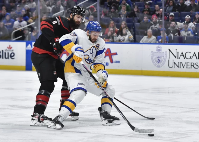 Girgensonam un "Sabres" sakāve pret spēcīgo "Hurricanes"