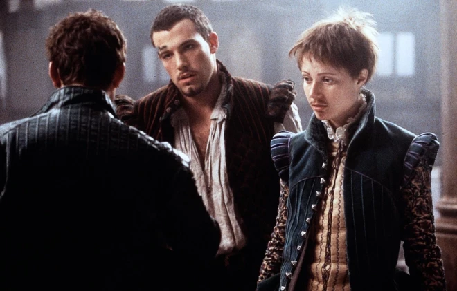 Gvineta Paltrova un Bens Afleks filmā "Iemīlējies Šekspīrs".