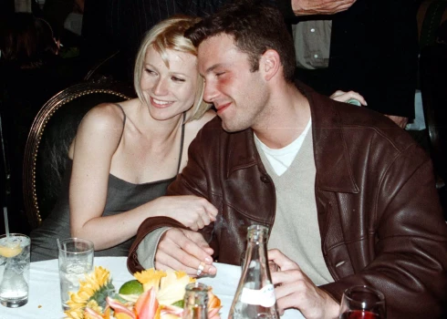 Gvineta Paltrova un Bens Afleks 1998. gadā.