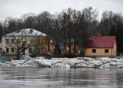 Jēkabpils apkārtnē plūdu dēļ cietuši lauki 300 hektāru platībā