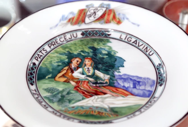 Pjotra Avena privātkolekcijas izstādē “Rīgas mākslas porcelāns. 1925 – 1940” Ventspils muzejā 2015. gadā.