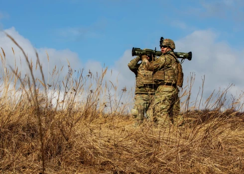 Cik saņem krievu un ukraiņu karavīri par karošanu Ukrainā?