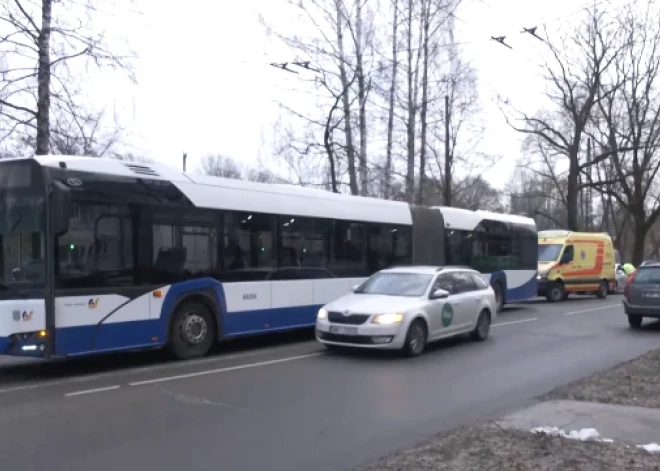 В Пардаугаве пешеход попал под колеса автобуса 4-го маршрута