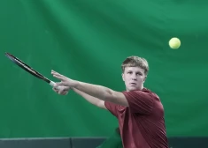 Ozoliņš svin graujošu uzvaru Latvijas tenisistu Deivisa kausa duelī ar Izraēlu