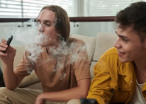 Молодежь предупреждают - под видом электронных сигарет порой продают крайне опасные наркотики