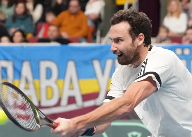 Latvijas vīriešu tenisa izlases spēlētājs Ernests Gulbis Deivisa kausa Pasaules pirmās grupas "play-off" kārtas duelī starp Latvijas un Izraēlas izlašu vīriešiem  "Arēnā Rīga".