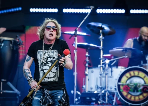 Dzimšanas dienā sveicam grupas "Guns N' Roses" līderi Akslu Rouzu!