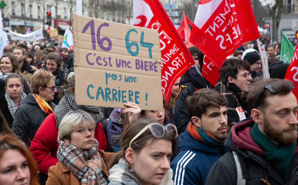 Francijas valdība piedāvā mīkstināt iecerēto pensiju reformu