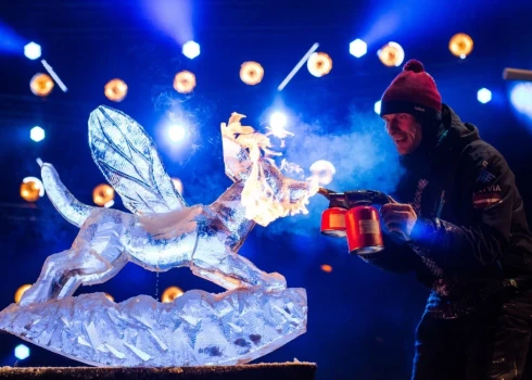 ФОТО: в Елгаве с успехом прошел фестиваль ледовых скульптур - было использовано 80 тонн кристально чистого льда