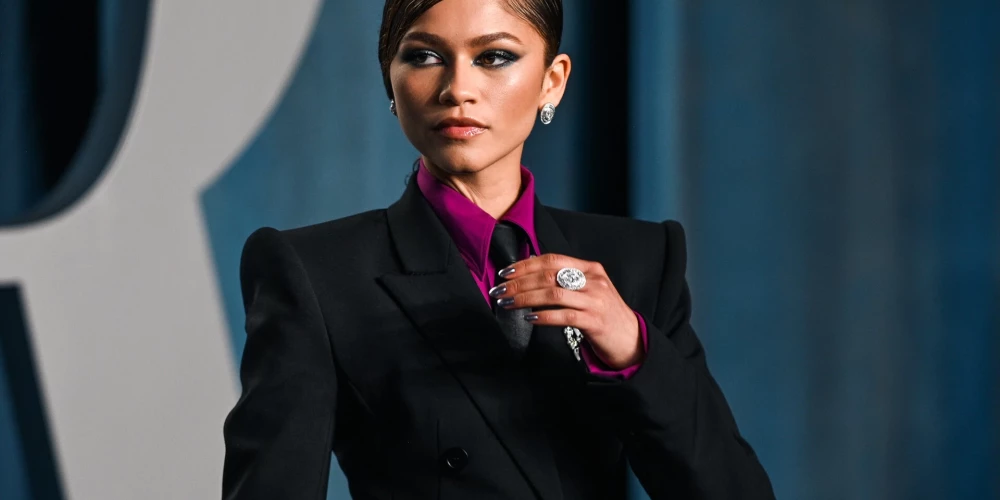 Зендея Мари Штёрмер Коулман, более известная как Зендея (а также Зендая) — американская актриса, певица, танцовщица и модель. Наиболее известна по роли Мишель «Эм-Джей» Джонс-Уотсон в фильмах «Человек-паук: Возвращение домой», «Человек-паук: Вдали от дома» и «Человек-паук: Нет пути домой».