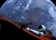 "SpaceX" pirms pieciem gadiem kosmosā palaida "Tesla" sporta automašīnu. Kur tā ir tagad?