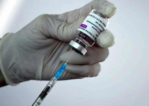 Охват вакцинацией от Covid-19 в Латвии достиг почти 70%