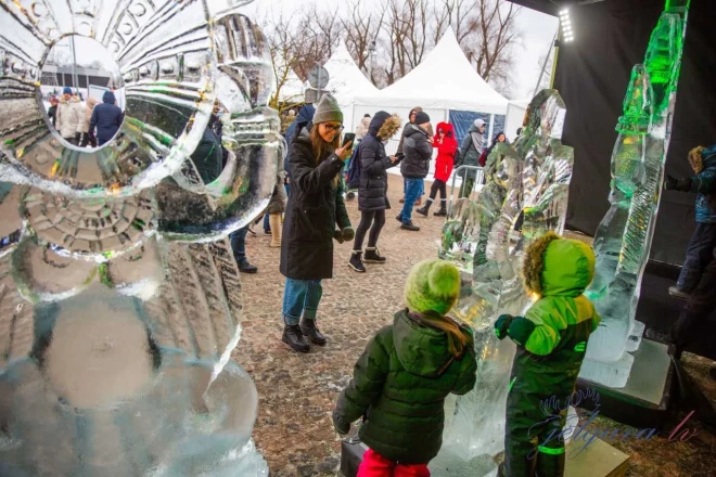 Pateicoties joprojām esošajiem ziemīgajiem laikapstākļiem, Jelgavas Ledus skulptūru festivāla darbi joprojām ir aplūkojami.