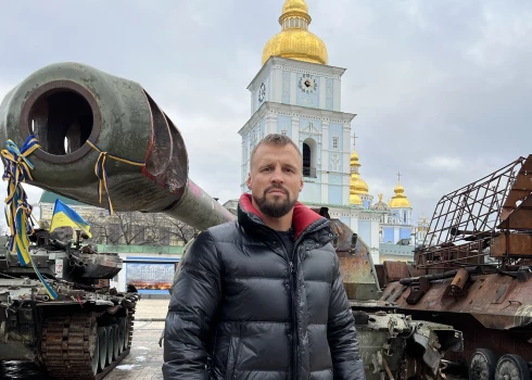 Vienā no ierakstiem Mairis Biredis izsaka apbrīnu Kijivas pilsētai. “Kijeva ir neticama pilsēta. Neskatoties uz visu, dzīve šeit rit pilnā sparā,” raksta Briedis.