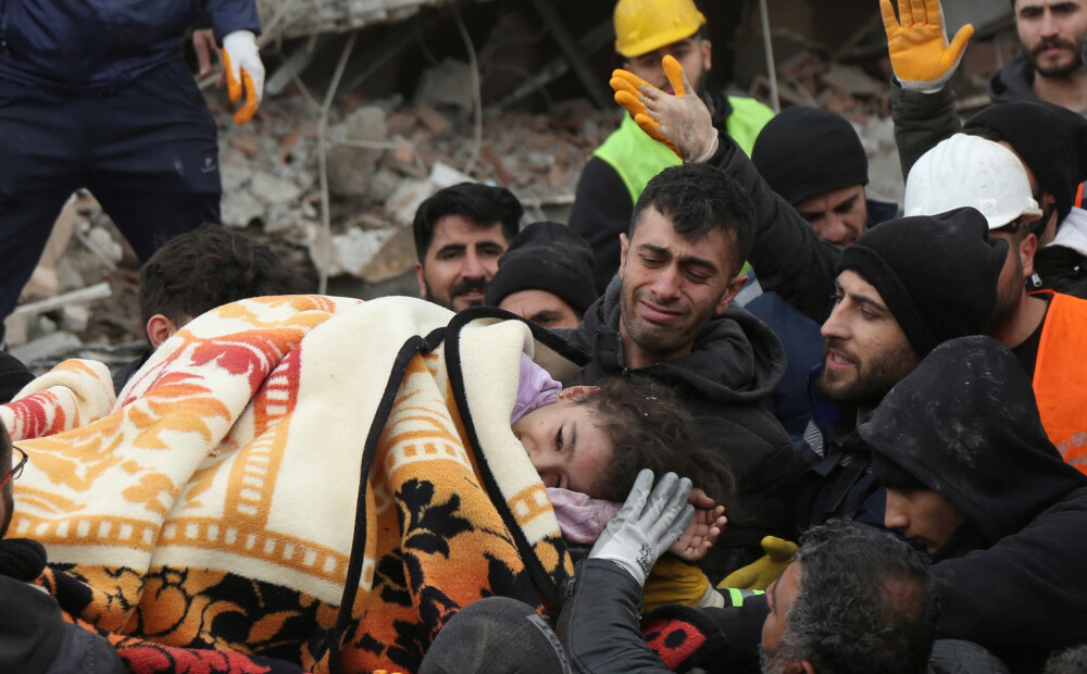 Zemestrīces upuru skaits Turcijā un Sīrijā pārsniedz 6200