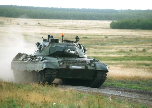 "Leopard 1A5" tanks